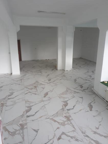Spațiu comercial, de 126 mp, în Onești