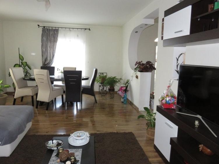 Casă individuală cu 5 camere cu Canalizare în Sânnicoară