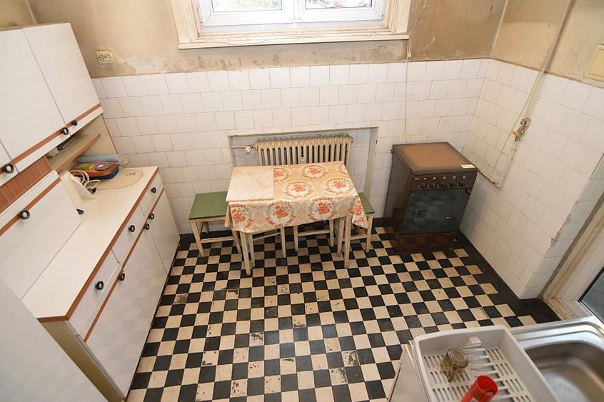 Apartament cu 4 camere semidecomandat în Calea Călărașilor