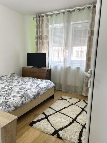 Apartament cu 3 camere semidecomandat în Dacia