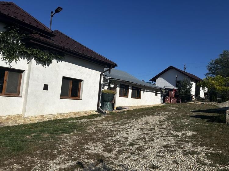 Casă cu 4 camere în Albota