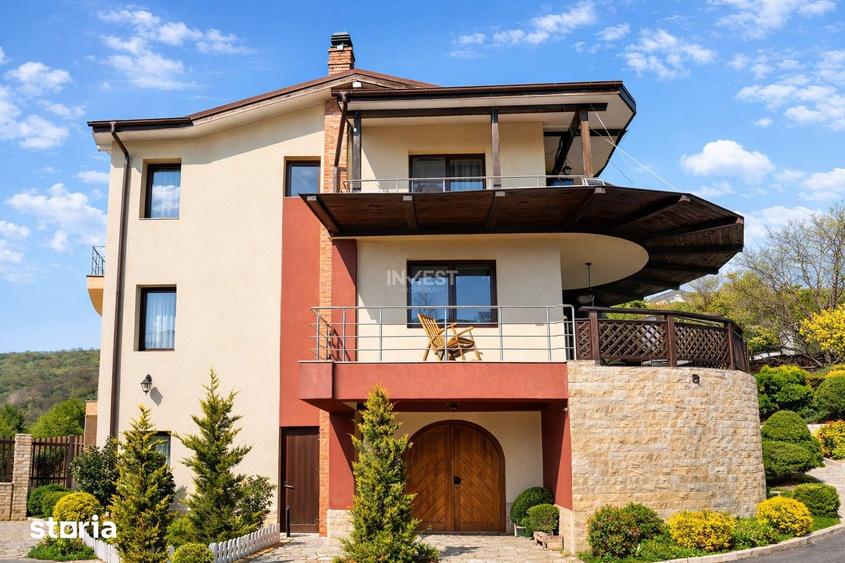 Casă cu 7 camere cu Teren 825 Mp în Bucium