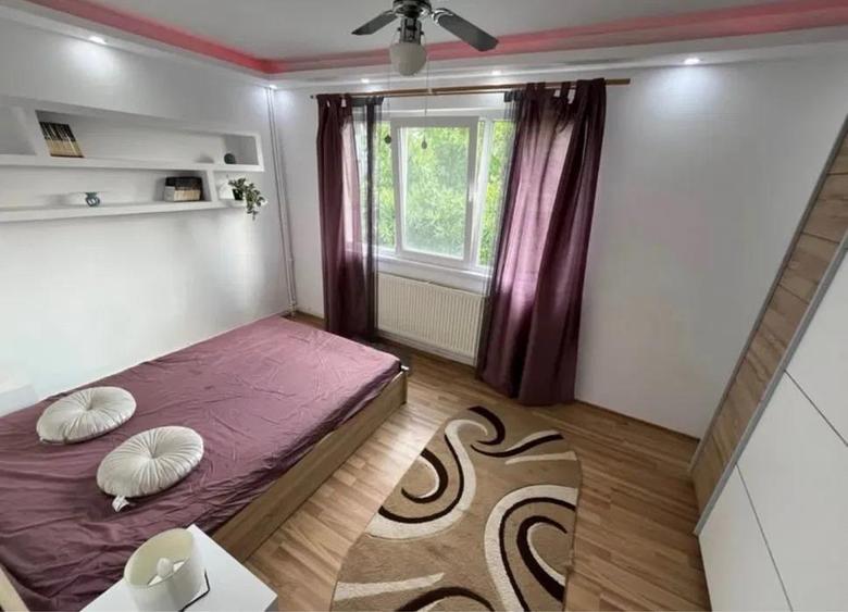 Apartament cu 2 camere semidecomandat, mobilat în Podu Roș