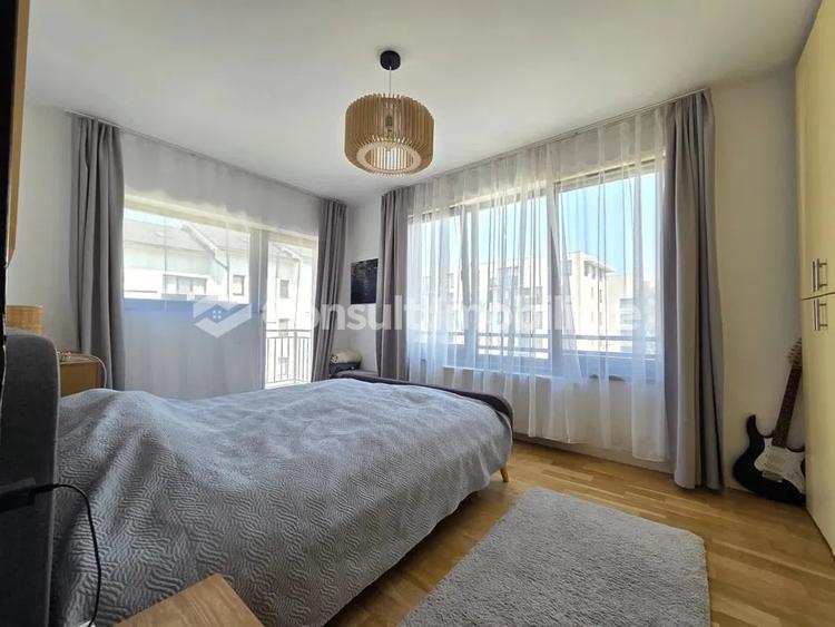 Apartament cu 3 camere semidecomandat, mobilat în Bună Ziua