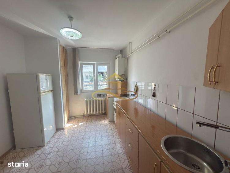 Apartament cu 3 camere decomandat în Ștefan Vodă