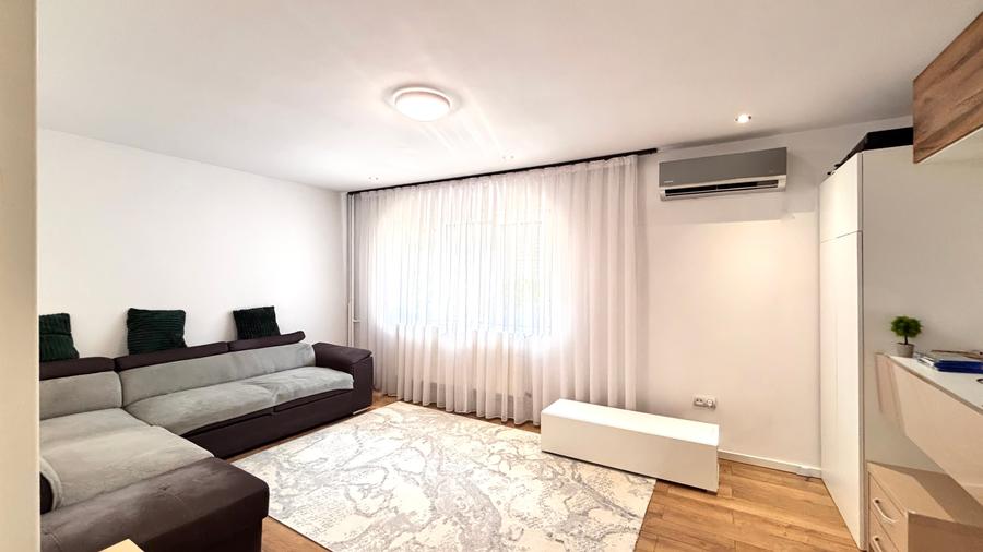 Apartament cu 2 camere decomandat în Valenta