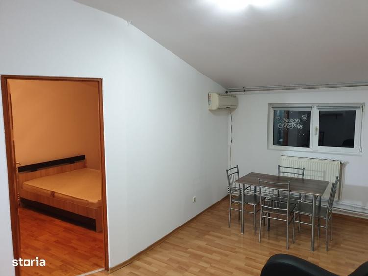 Apartament cu 2 camere în Micro 20