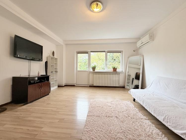Apartament cu 2 camere semidecomandat, mobilat în Faleza Nord
