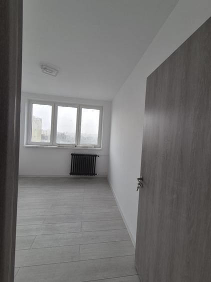 Apartament cu 3 camere decomandat în Apusului