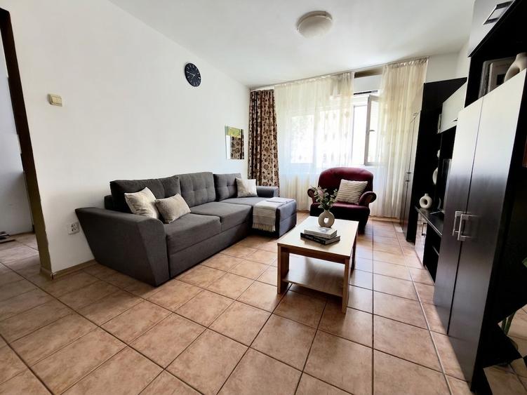Apartament cu 2 camere semidecomandat, mobilat în Polonă