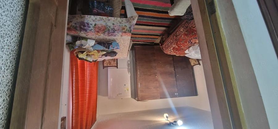 Casă cu 4 camere cu Teren 1800 Mp în Exterior Vest
