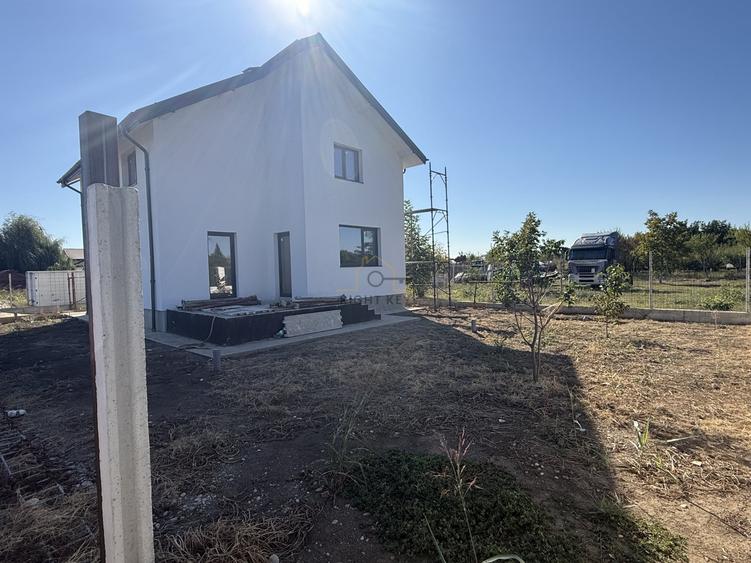 Casă individuală cu 5 camere cu Teren 382 Mp în Ciorogârla