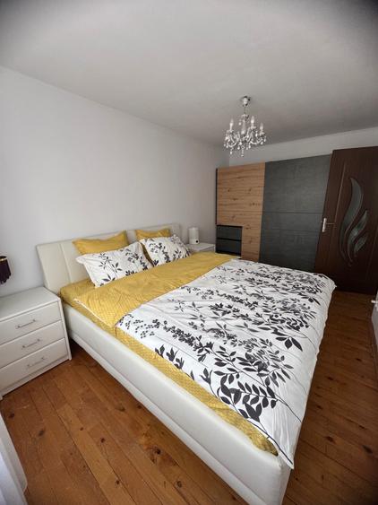 Apartament cu 3 camere semidecomandat în Central