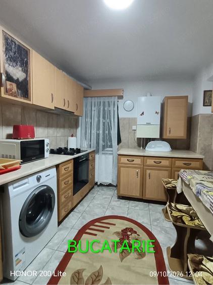 Apartament cu 3 camere decomandat în Patriei