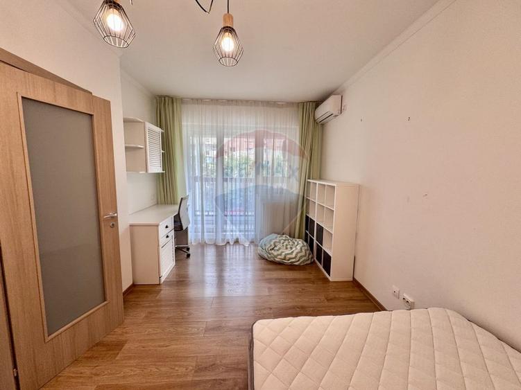 Apartament cu 4 camere decomandat, mobilat în Sebastian