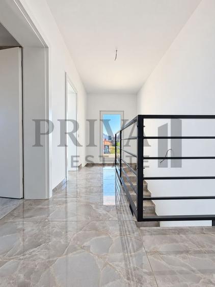 Duplex cu 4 camere cu Canalizare în Giarmata