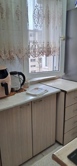 Apartament cu 3 camere semidecomandat în Tomis Nord