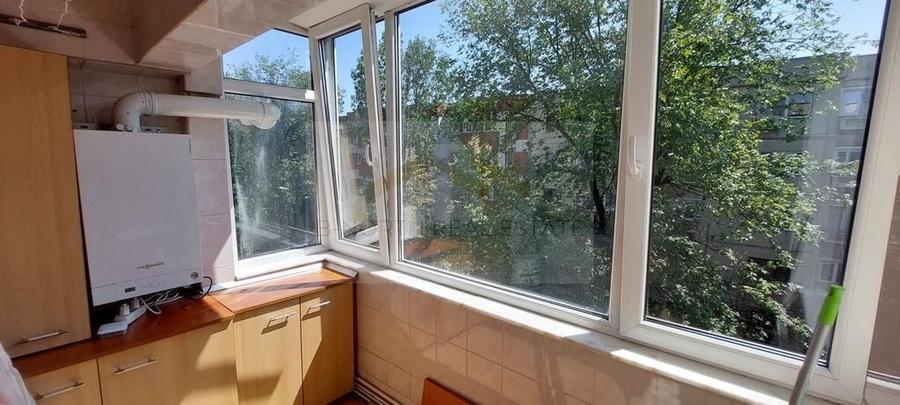 Apartament cu 3 camere decomandat, mobilat în Cotroceni
