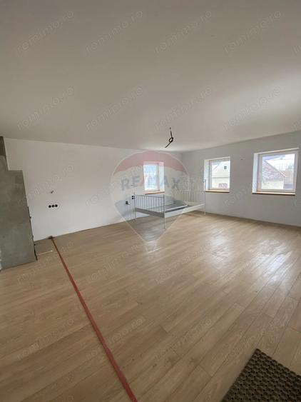 Casă cu Teren 2810 Mp în Chirpăr