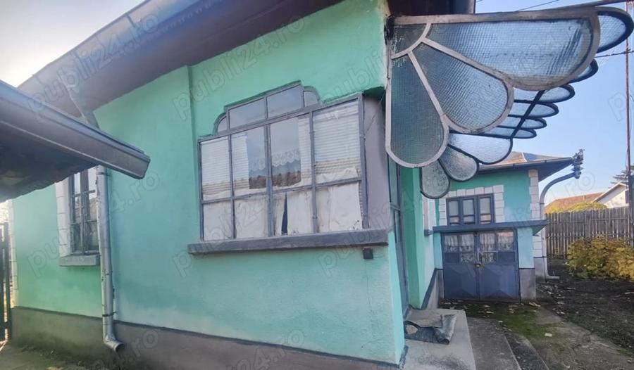 Casă cu 5 camere cu Teren 1820 Mp în Perișor