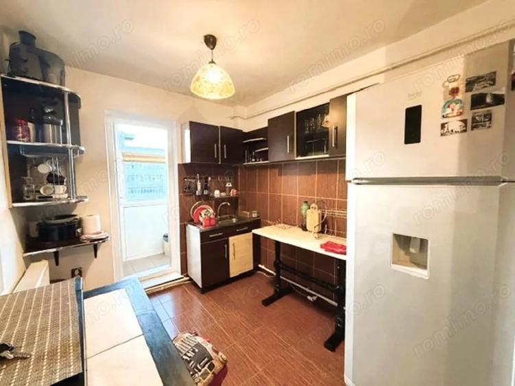 Apartament cu 3 camere semidecomandat în Central