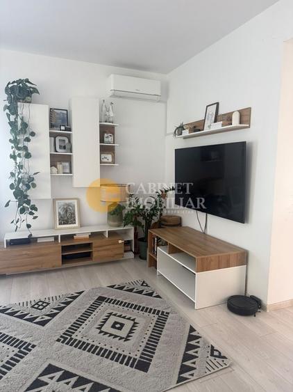 Apartament cu 3 camere semidecomandat, mobilat în Copou