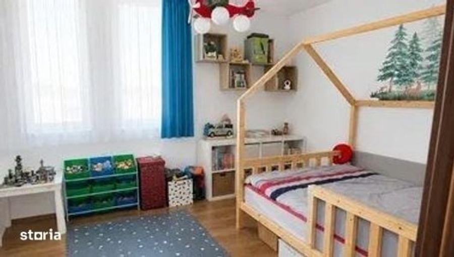 Apartament cu 4 camere decomandat în Remetea