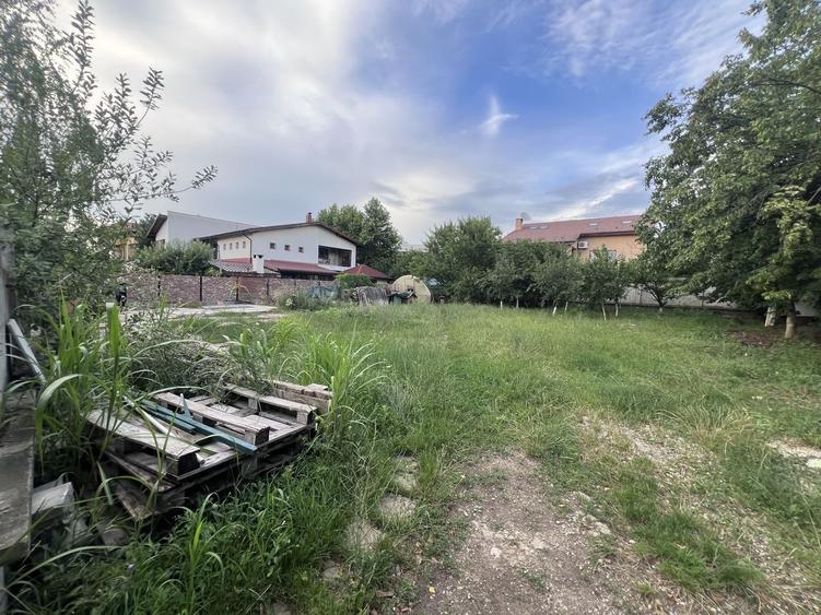 Teren Construcții intravilan de 749.90002441406 mp, în Nord-Est