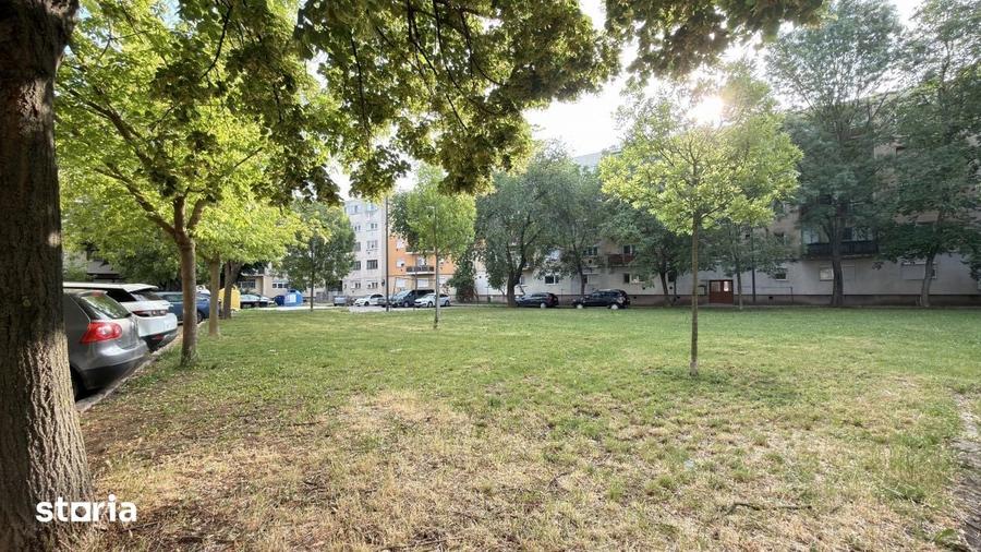 Apartament cu 4 camere semidecomandat în Central