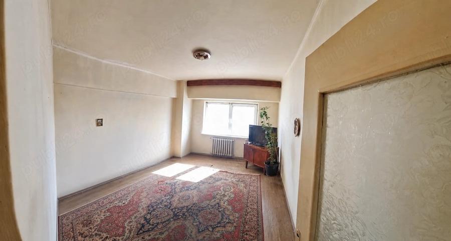 Apartament cu 4 camere decomandat în Central