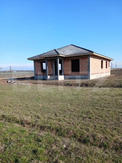 Casă individuală cu 4 camere cu Teren 600 Mp în Botiz