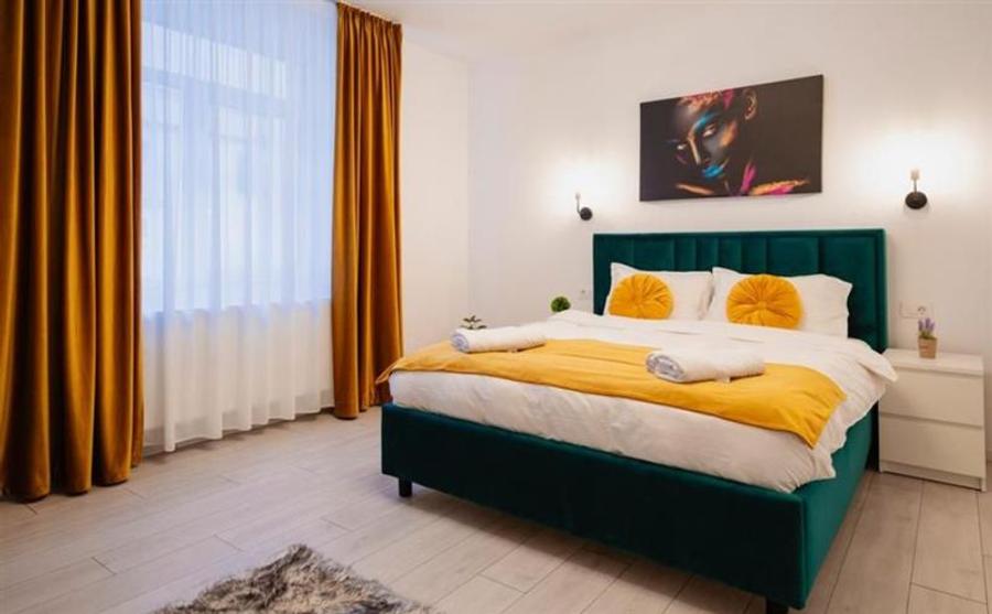 Apartament cu 2 camere semidecomandat, mobilat în Centrul Istoric