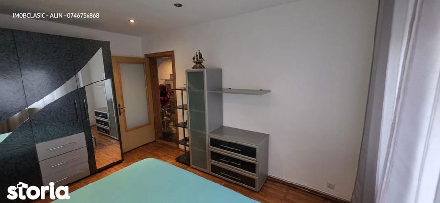 Apartament cu 3 camere decomandat în Micro 6