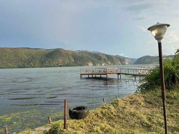 Casă cu 4 camere în Eșelnița