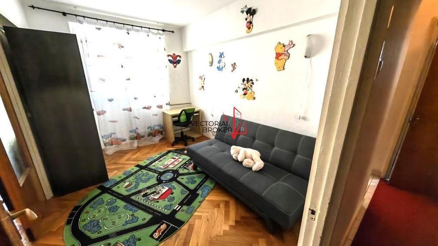 Apartament cu 3 camere decomandat, mobilat în Doamna Ghica