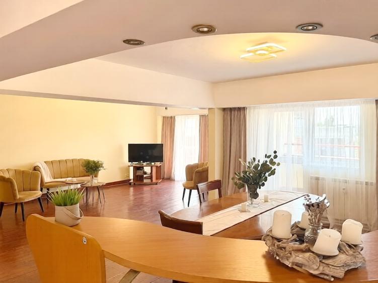Apartament cu 3 camere decomandat în P-ța Unirii
