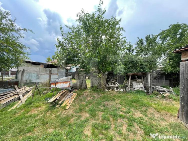 Casă cu 3 camere cu Teren 880 Mp în Leamna de Sus