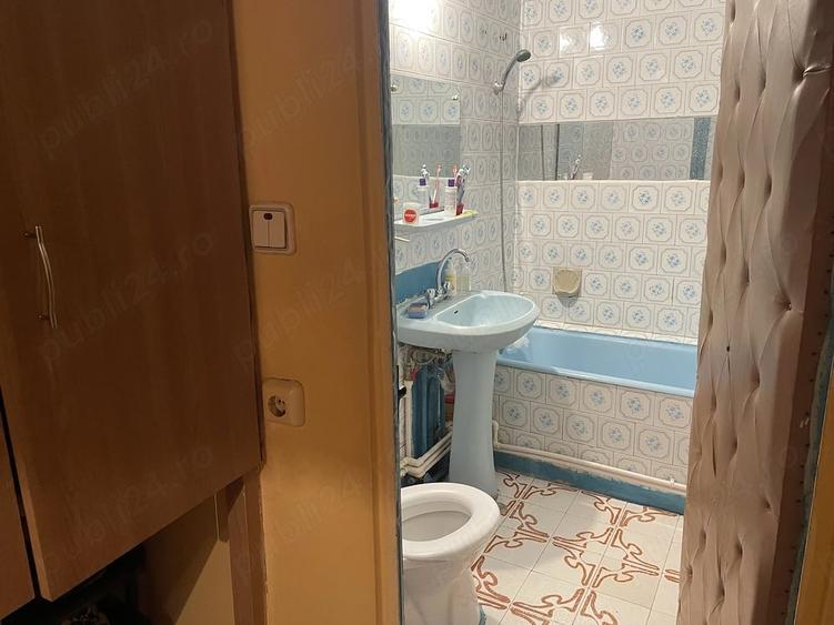 Apartament cu 4 camere decomandat în Central