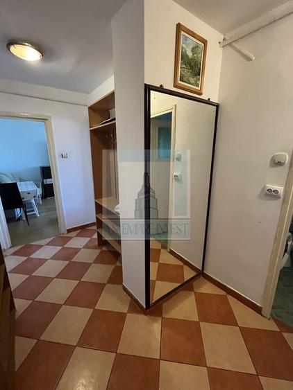 Apartament cu 3 camere decomandat, mobilat în Central