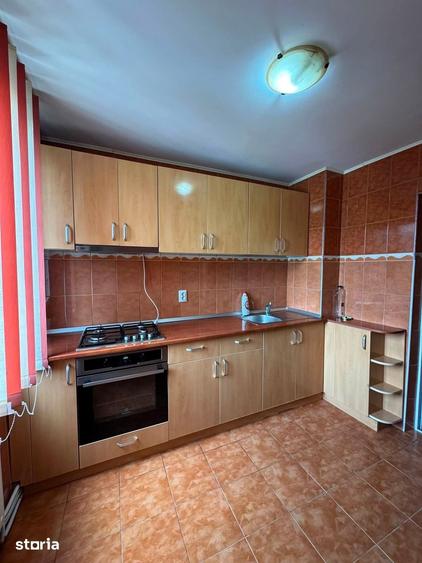 De vanzare apartament cu 3 camere, 2 bai si balcon, spatios 56900euro - 2