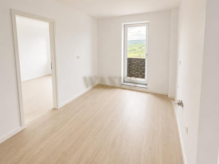 Apartament cu 3 camere semidecomandat în Exterior Nord