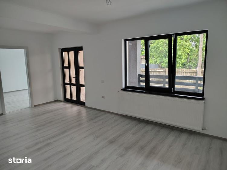 Casă cu 5 camere cu Teren 550 Mp în Braniștea
