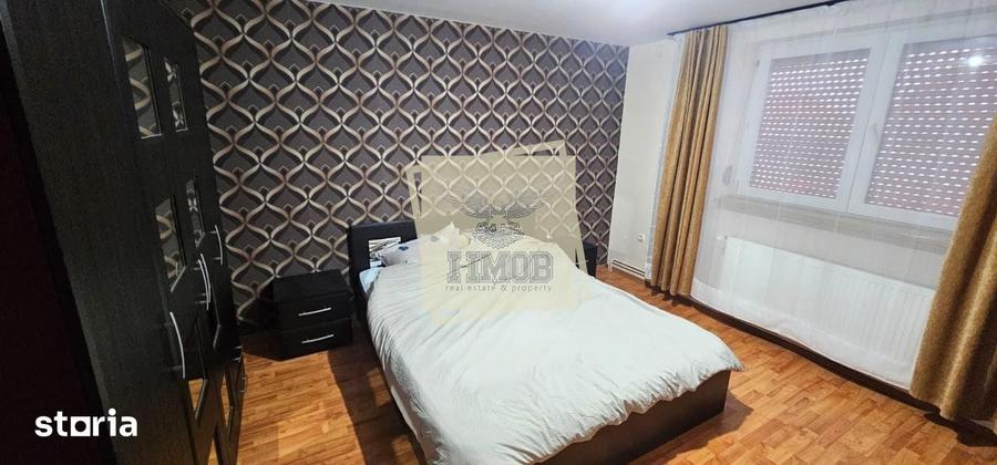 Casă cu 10 camere cu Teren 1195 Mp în Roșia