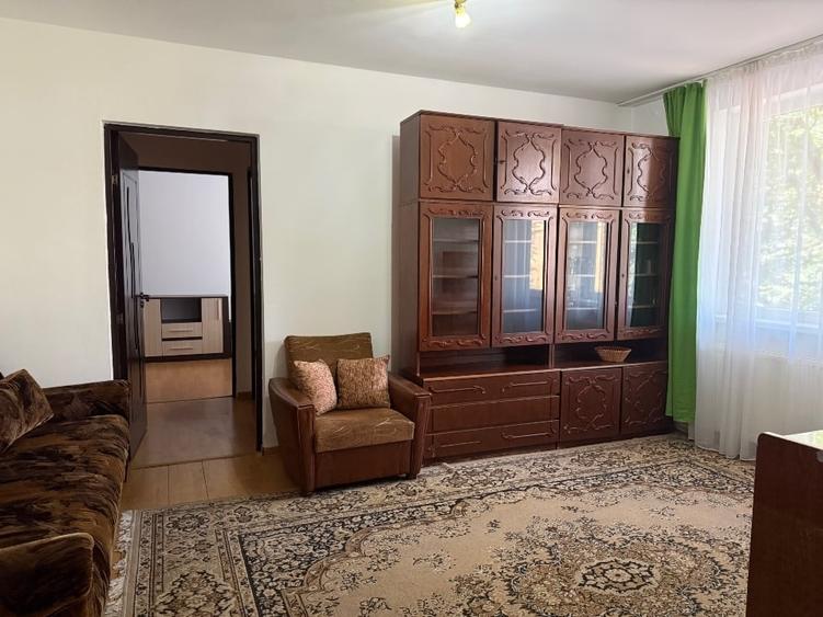 Apartament cu 2 camere semidecomandat, mobilat în Central