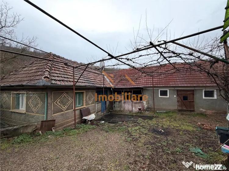 Casă cu 4 camere cu Teren 2846 Mp în Călățea