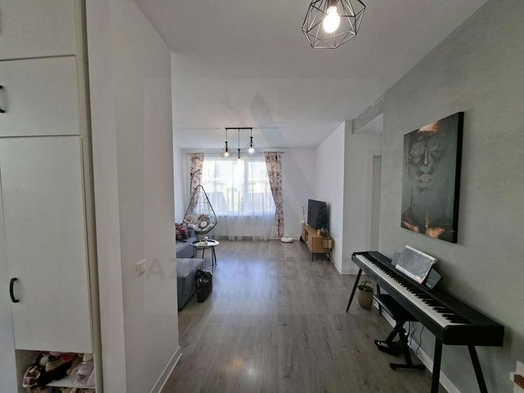 Duplex cu 4 camere cu Canalizare în Exterior Sud
