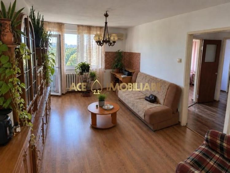 Apartament cu 3 camere semidecomandat, mobilat în Titan