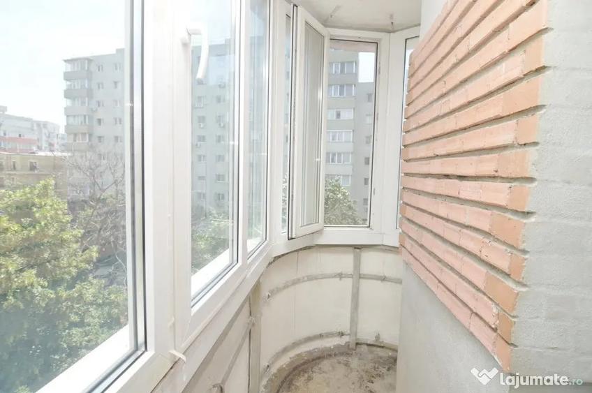 Apartament cu 4 camere decomandat în Titulescu