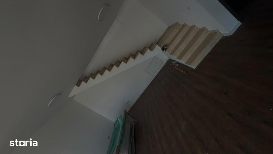 Casă cu 5 camere cu Teren 400 Mp în Tolstoi