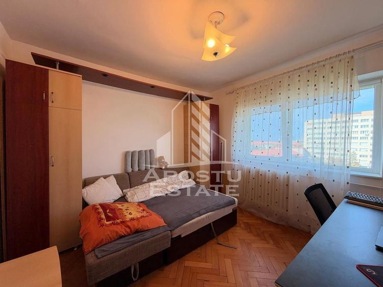 Apartament cu 2 camere semidecomandat, mobilat în Torontalului